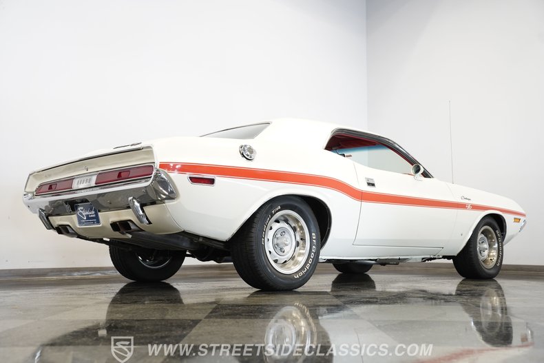 Dodge-Challenger-1970-White-Red-7