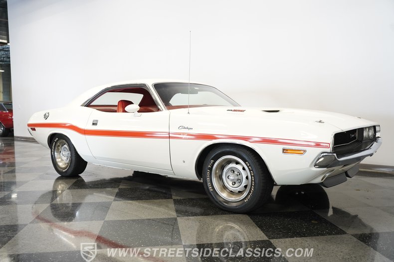 Dodge-Challenger-1970-White-Red-9