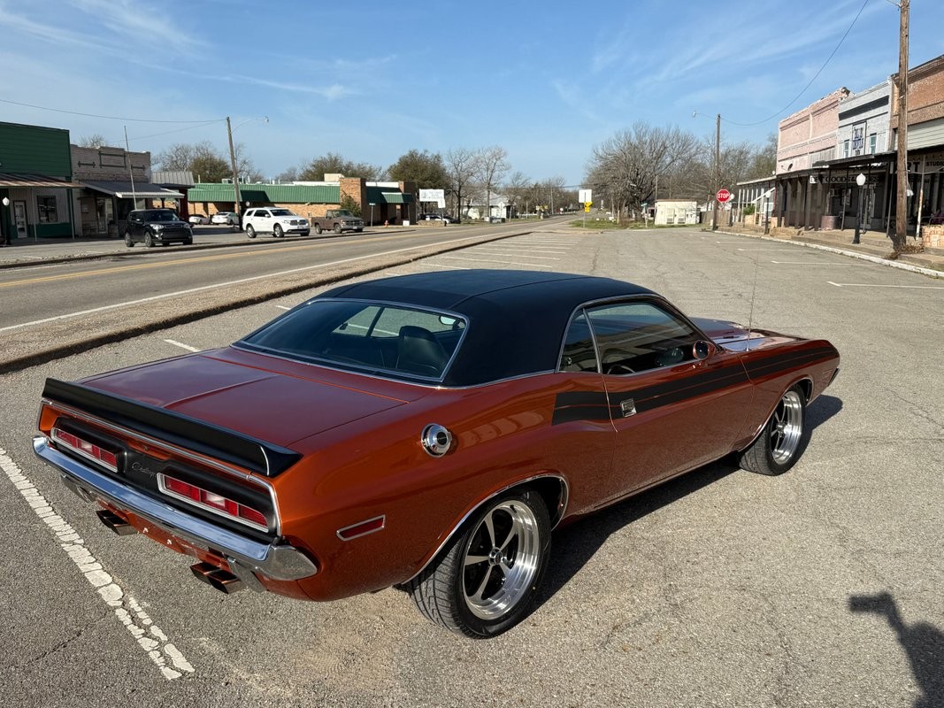 Dodge-Challenger-1971-3