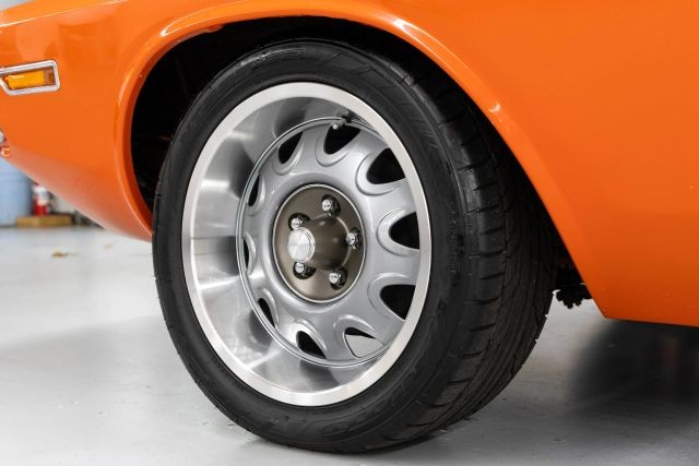 Dodge-Challenger-1971-Coupe-32