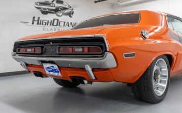 Dodge-Challenger-1971-Coupe-38