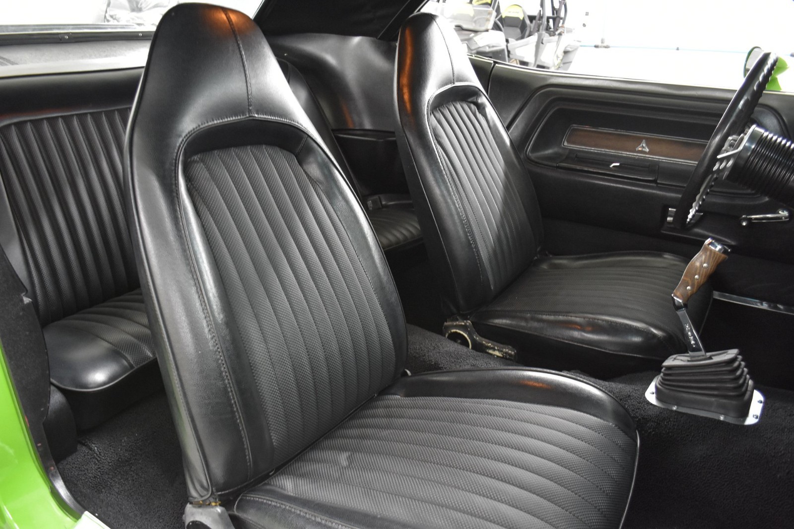 Dodge-Challenger-1973-Coupe-12