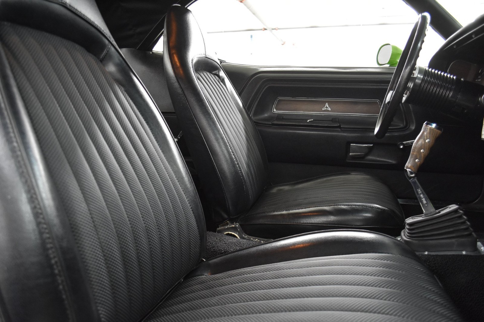 Dodge-Challenger-1973-Coupe-15