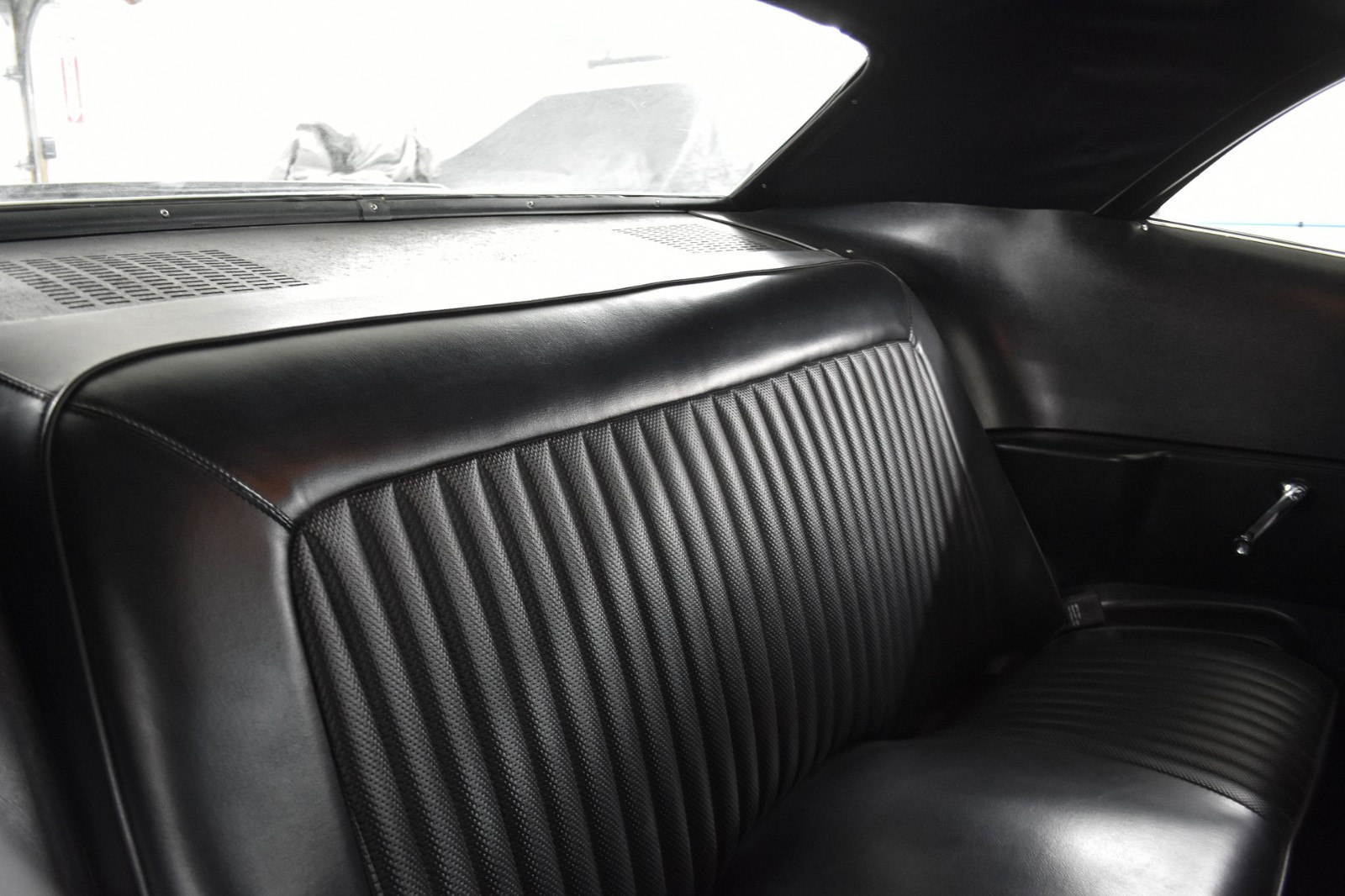 Dodge-Challenger-1973-Coupe-16