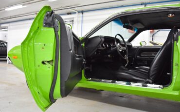 Dodge-Challenger-1973-Coupe-24