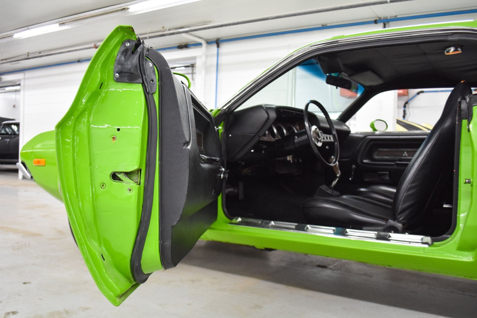 Dodge-Challenger-1973-Coupe-24