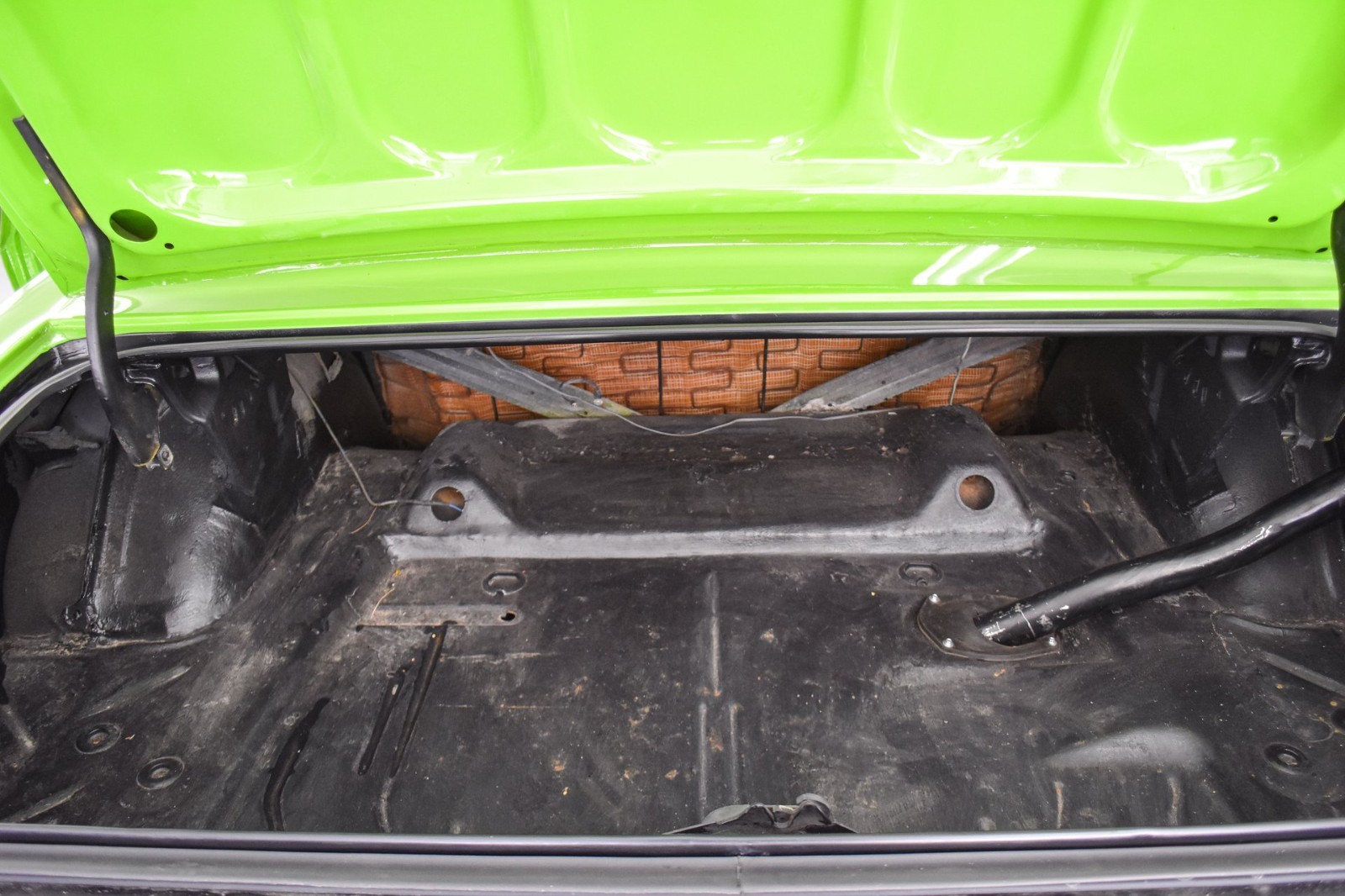 Dodge-Challenger-1973-Coupe-32