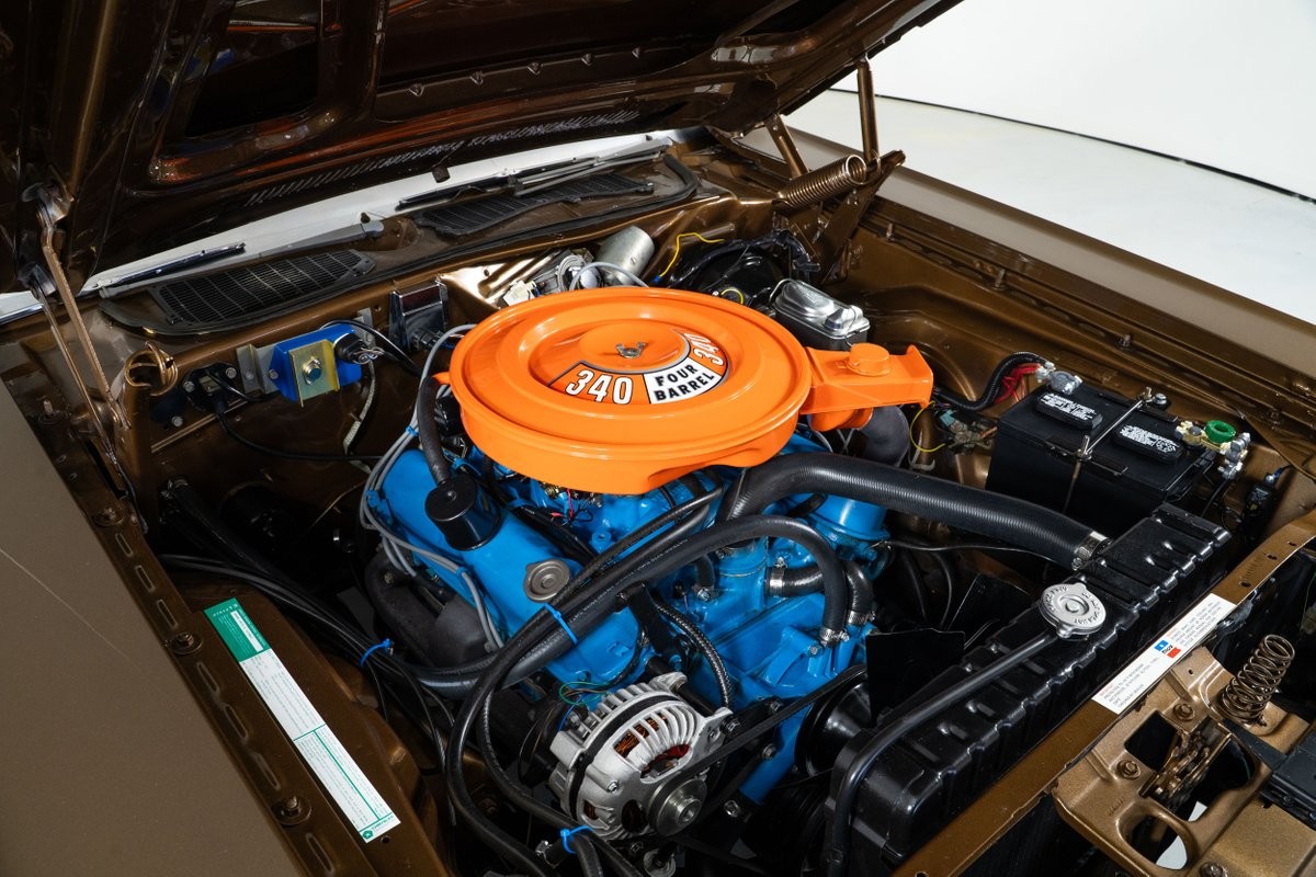 Dodge-Challenger-1973-Hardtop-2