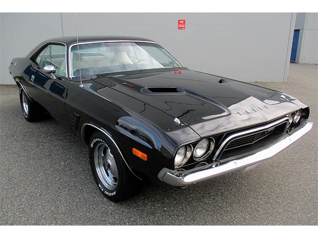 Dodge-Challenger-1974-Black-WhiteBlack-10