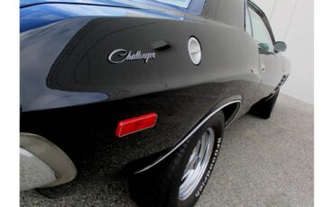 Dodge-Challenger-1974-Black-WhiteBlack-22