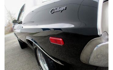 Dodge-Challenger-1974-Black-WhiteBlack-23