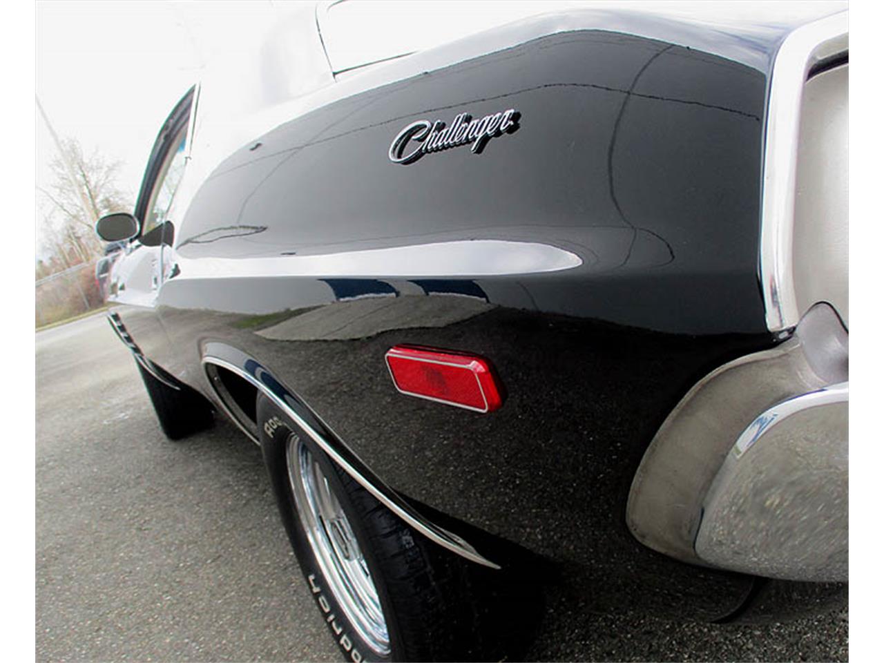 Dodge-Challenger-1974-Black-WhiteBlack-23