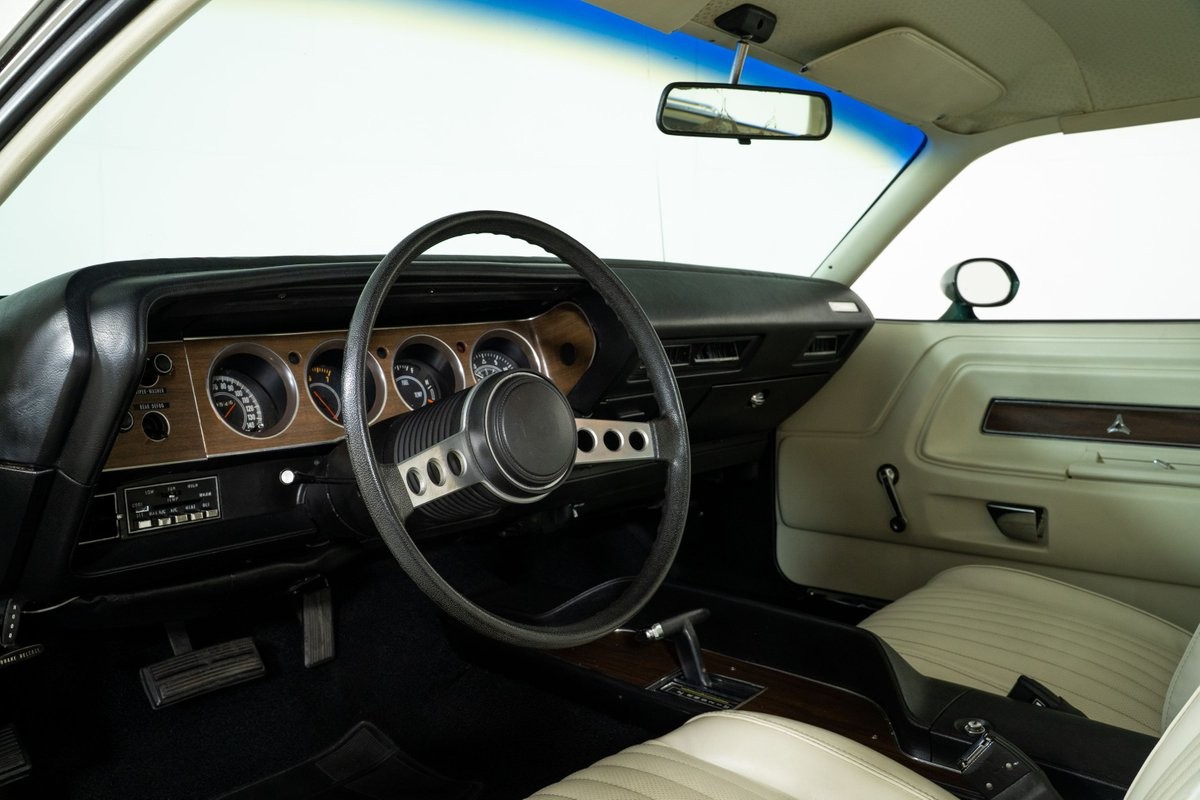 Dodge-Challenger-1974-Hardtop-1