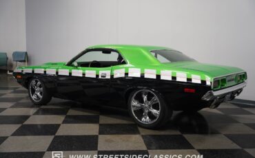 Dodge-Challenger-1974-Hardtop-10