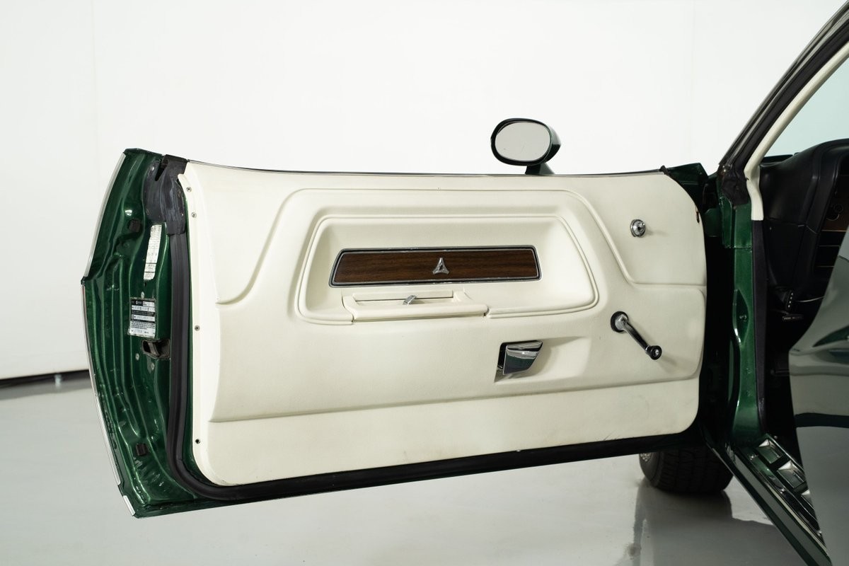 Dodge-Challenger-1974-Hardtop-24