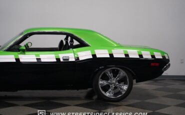 Dodge-Challenger-1974-Hardtop-27