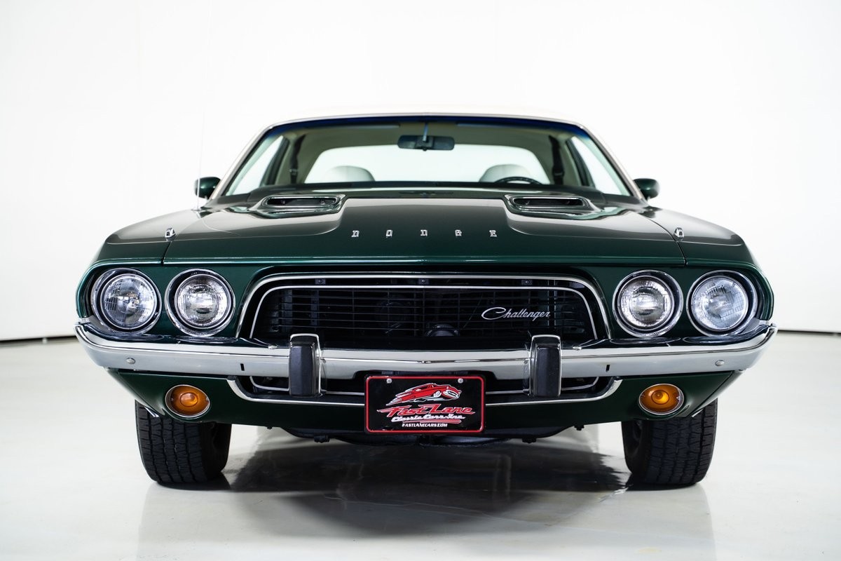 Dodge-Challenger-1974-Hardtop-3