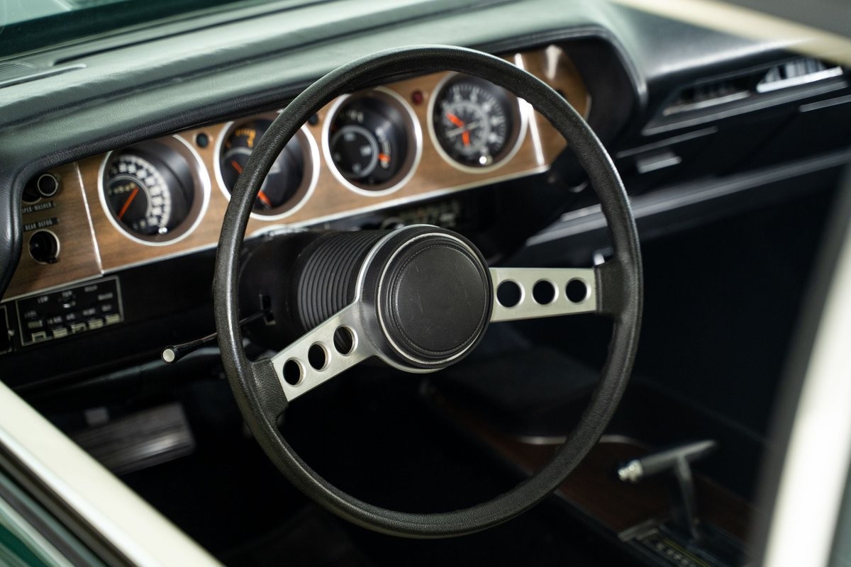 Dodge-Challenger-1974-Hardtop-30