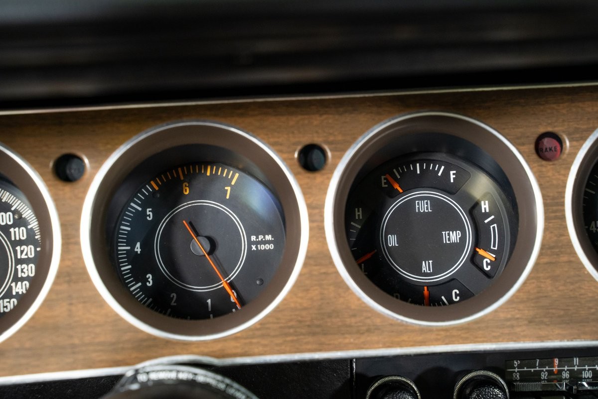 Dodge-Challenger-1974-Hardtop-33