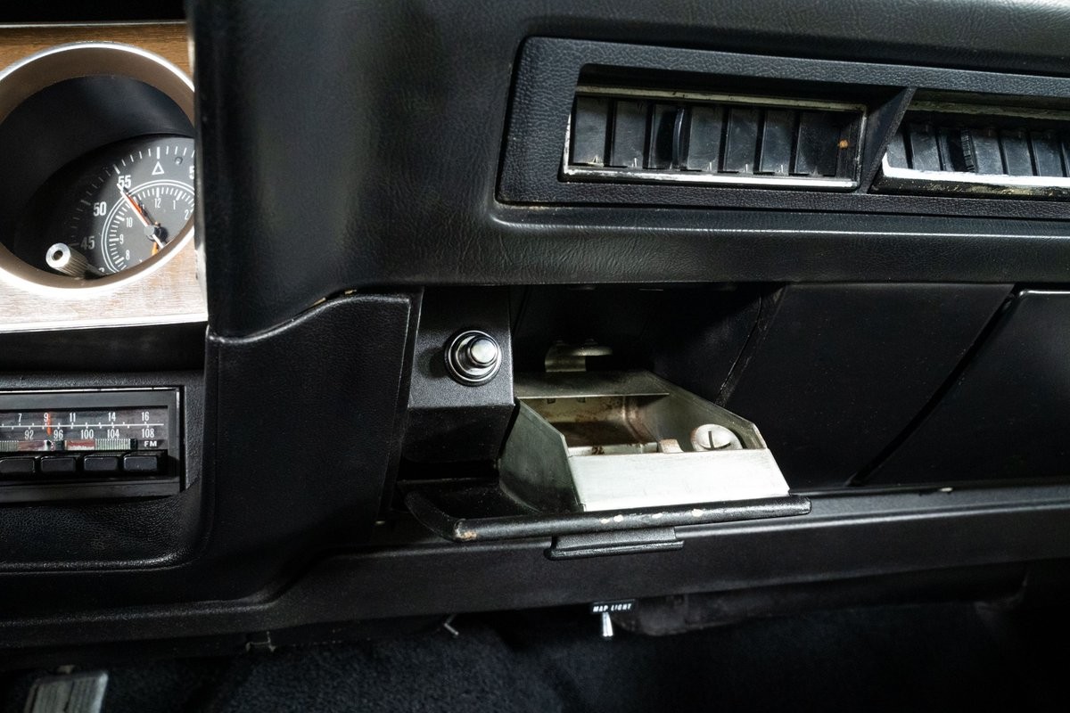 Dodge-Challenger-1974-Hardtop-37