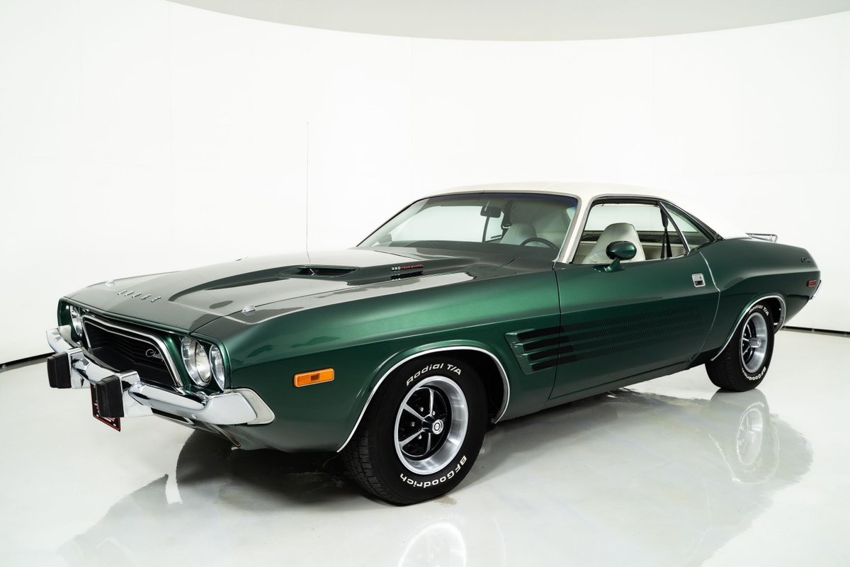 Dodge-Challenger-1974-Hardtop-7