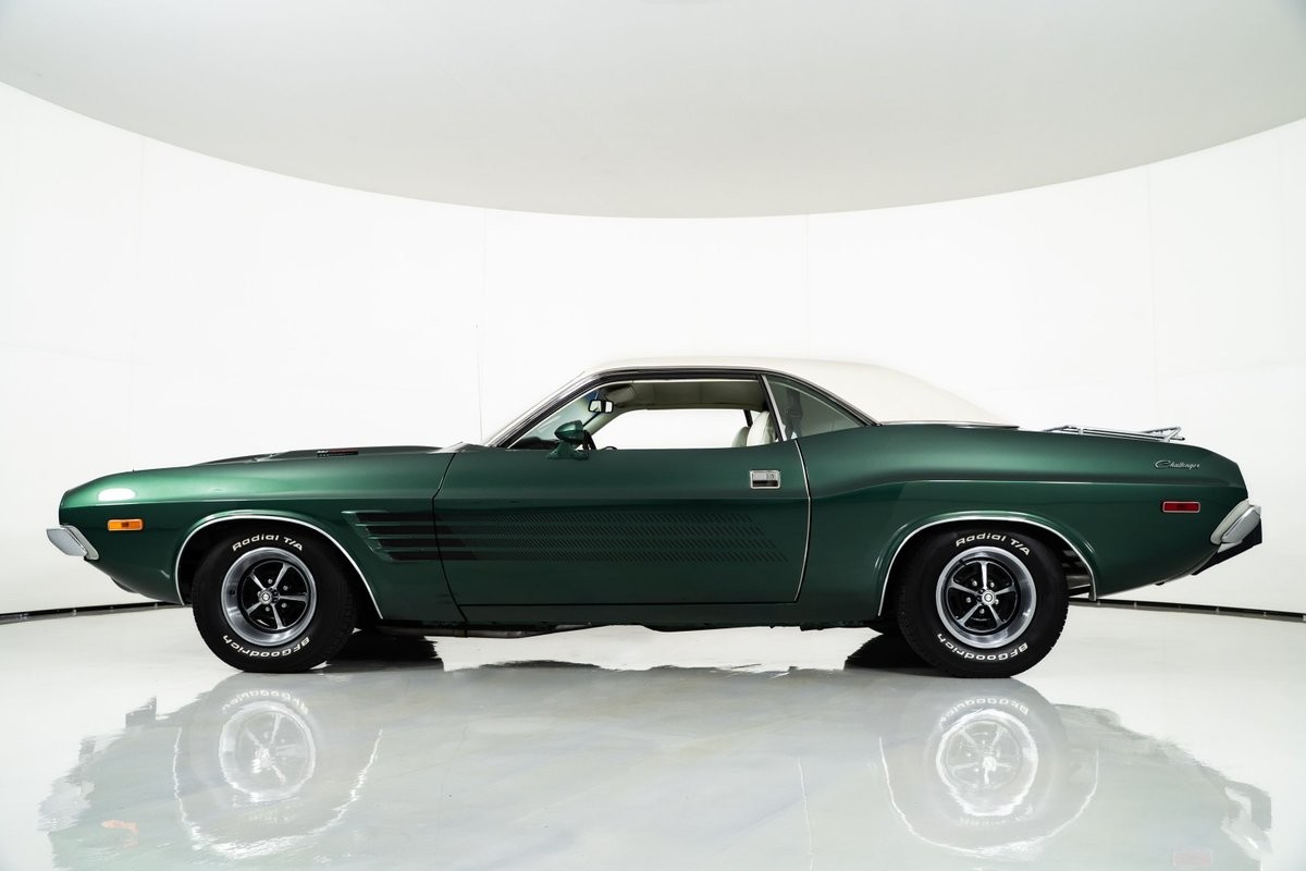 Dodge-Challenger-1974-Hardtop-8