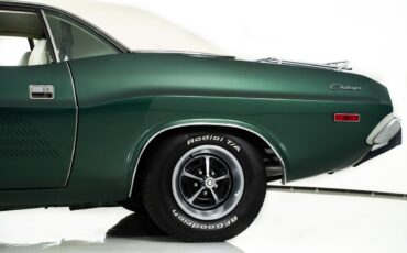 Dodge-Challenger-1974-Hardtop-9