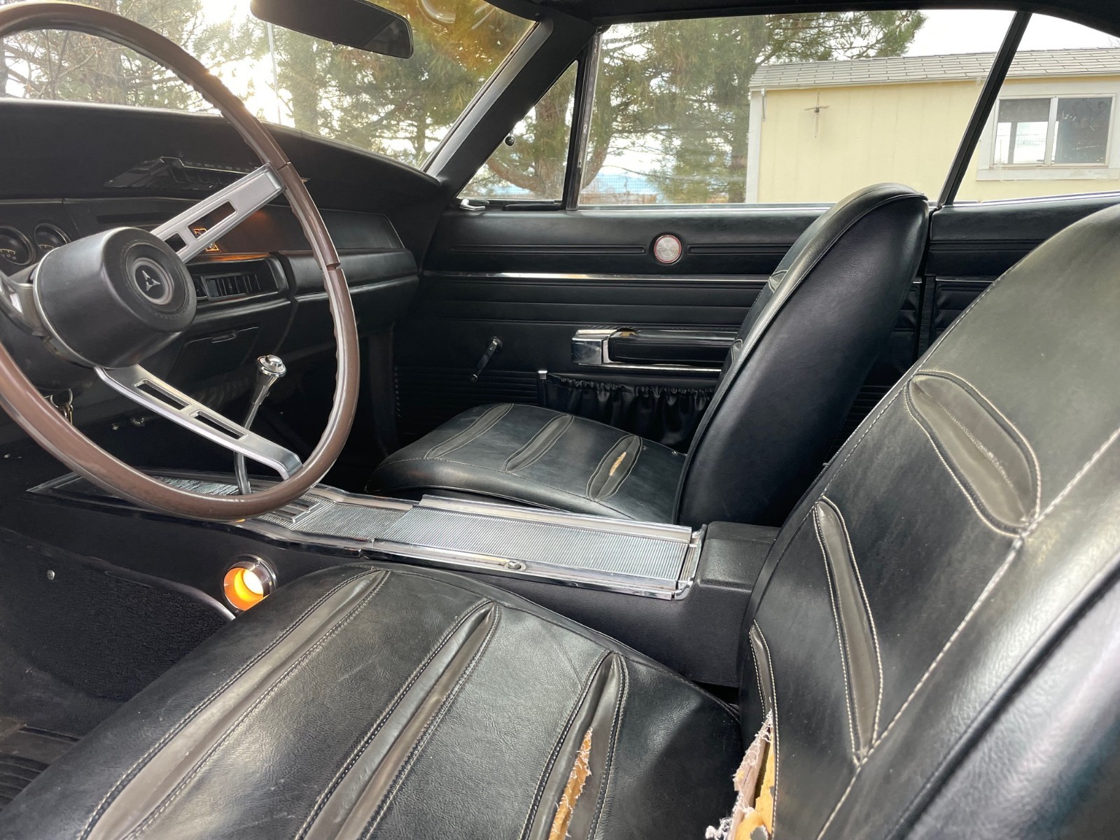 Dodge-Charger-1968-3