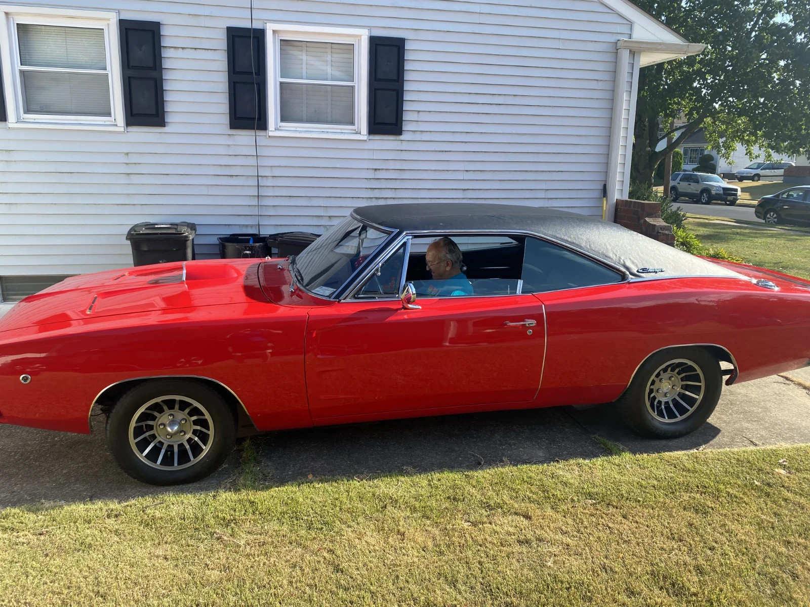 Dodge-Charger-1968-Coupe-2