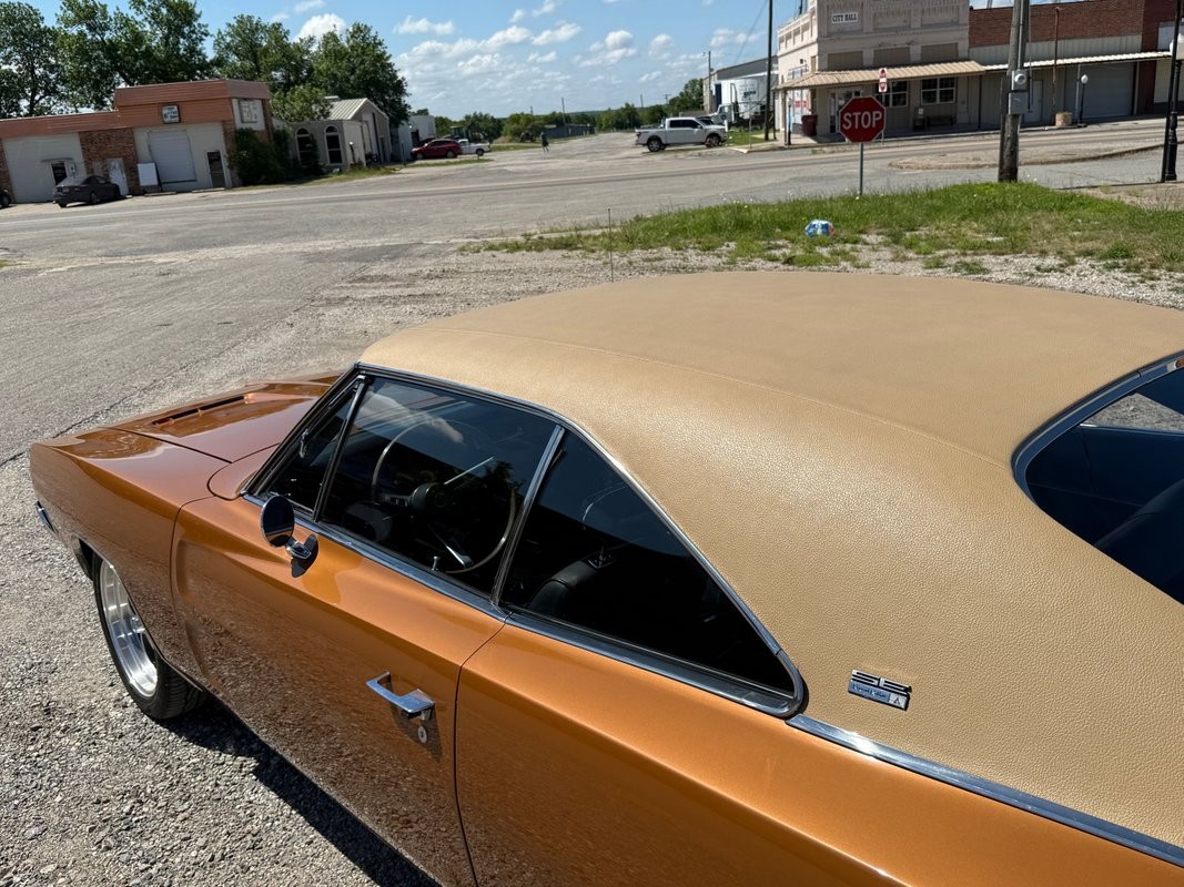 Dodge-Charger-1969-32