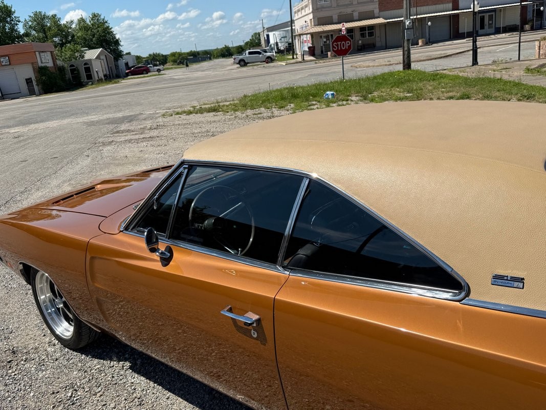 Dodge-Charger-1969-33