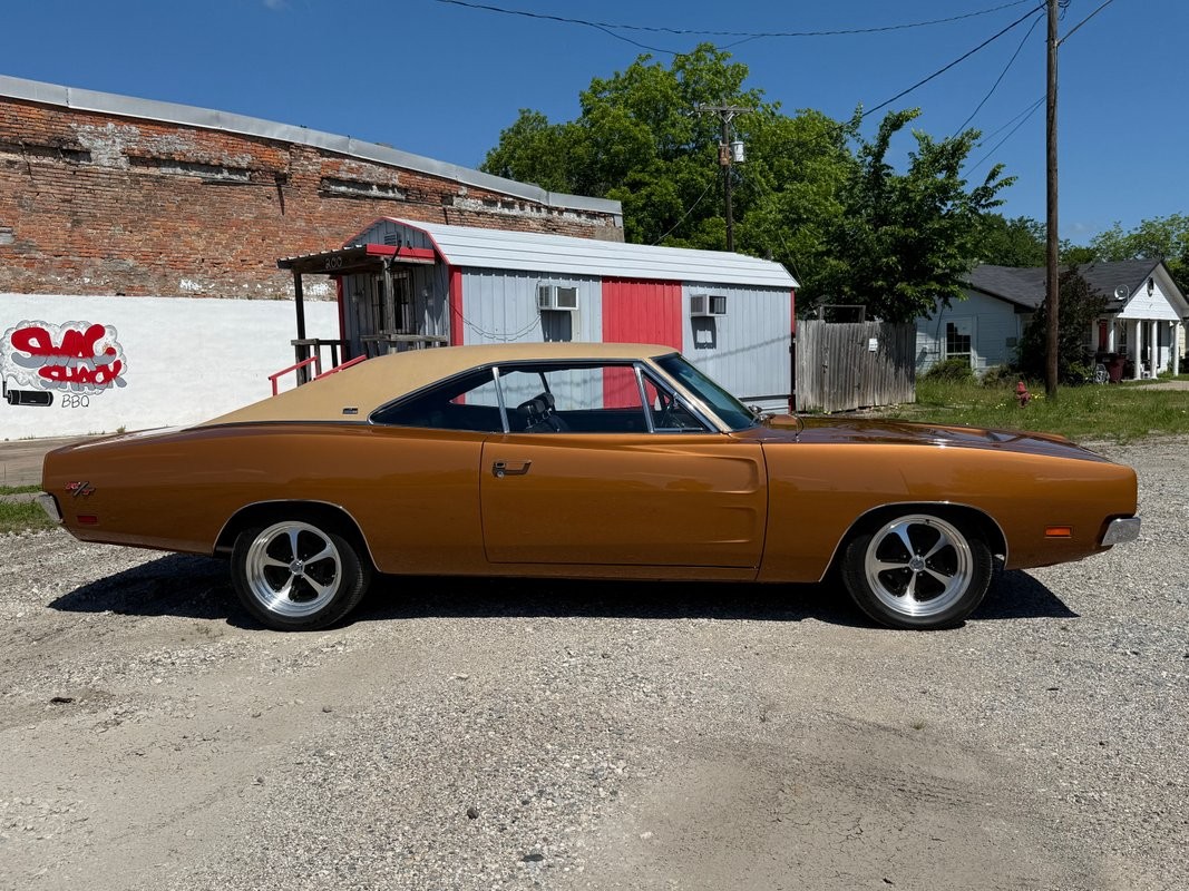 Dodge-Charger-1969-5