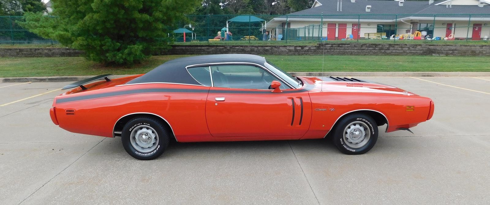 Dodge-Charger-1971-COUPE-10