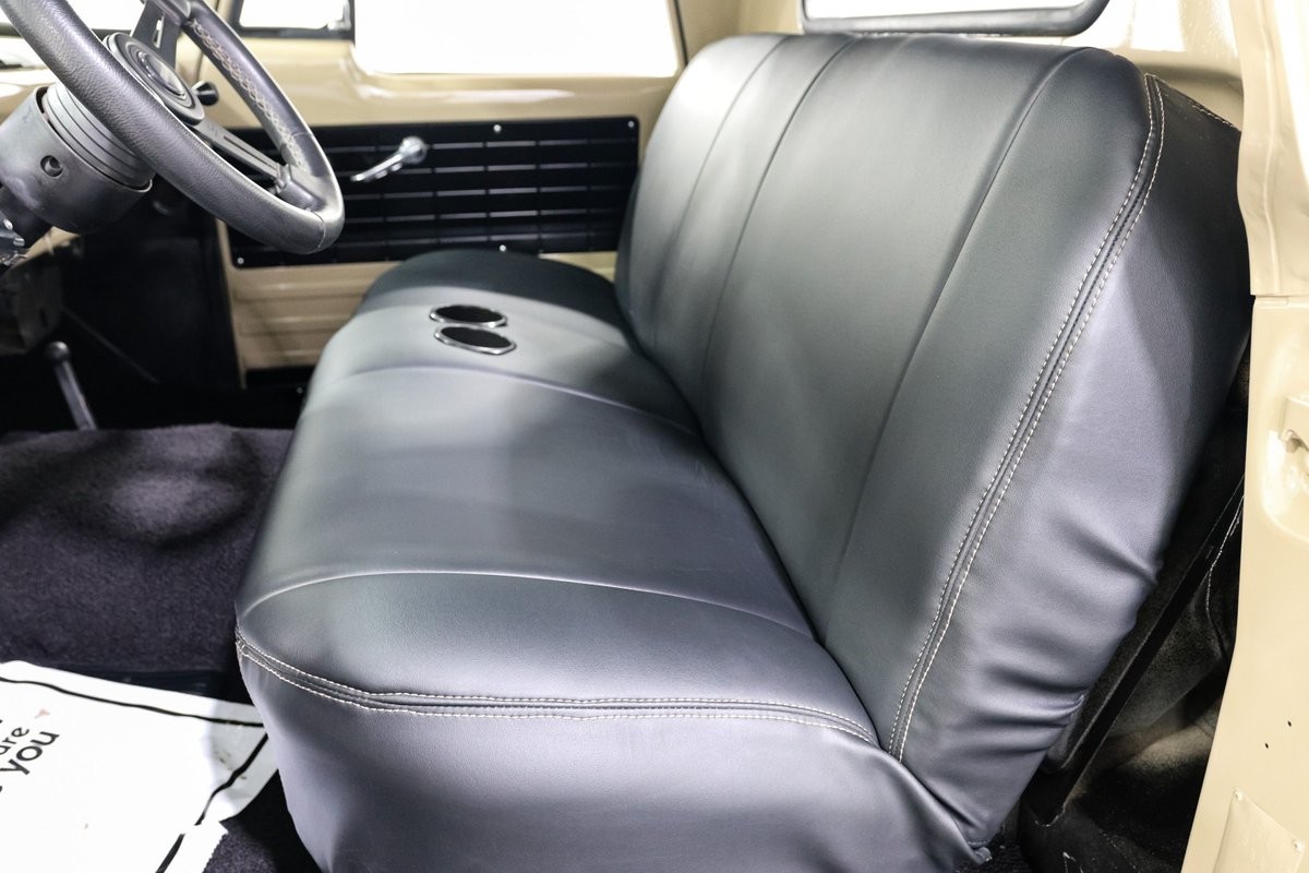 Dodge-D100-1962-Pickup-Truck-13