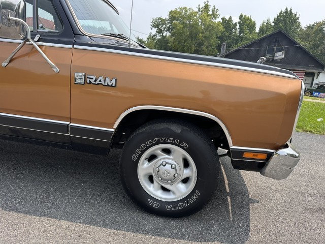 Dodge-Ram-1500-1986-Pickup-Truck-10