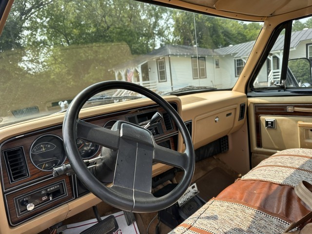 Dodge-Ram-1500-1986-Pickup-Truck-16