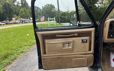 Dodge-Ram-1500-1986-Pickup-Truck-18