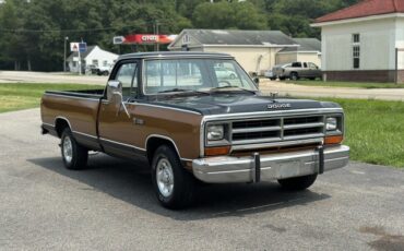 Dodge-Ram-1500-1986-Pickup-Truck-2