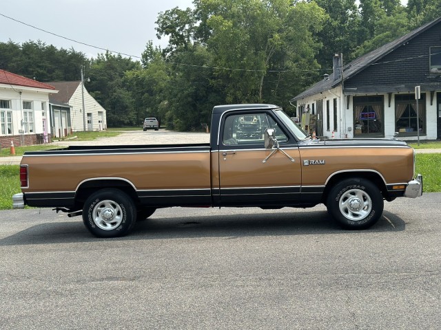 Dodge-Ram-1500-1986-Pickup-Truck-3