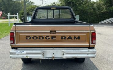 Dodge-Ram-1500-1986-Pickup-Truck-5