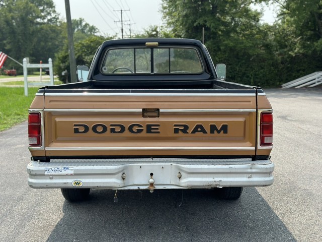 Dodge-Ram-1500-1986-Pickup-Truck-5