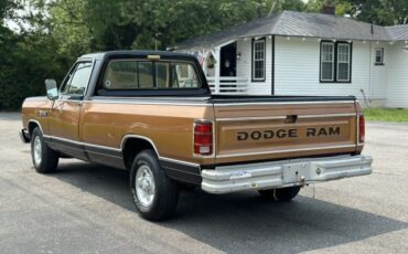 Dodge-Ram-1500-1986-Pickup-Truck-6