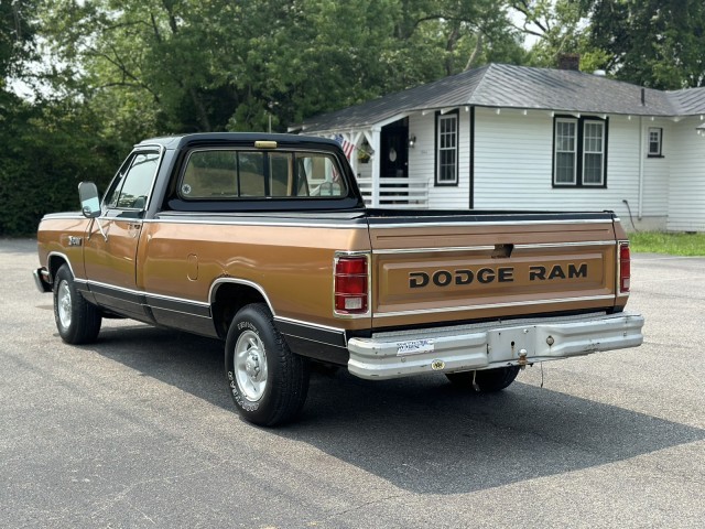Dodge-Ram-1500-1986-Pickup-Truck-6