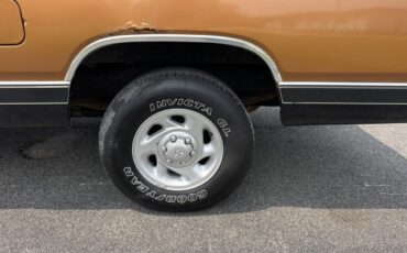 Dodge-Ram-1500-1986-Pickup-Truck-8