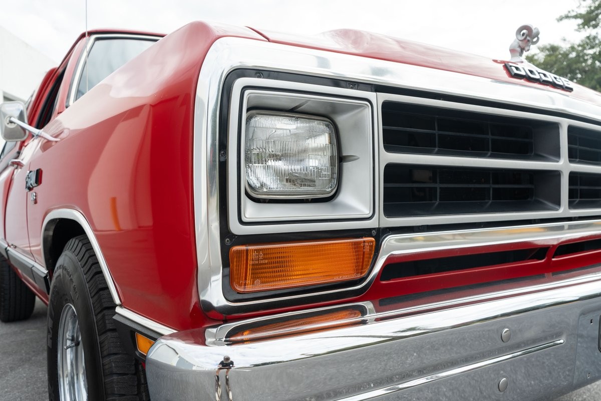 Dodge-Ram-1500-1987-33