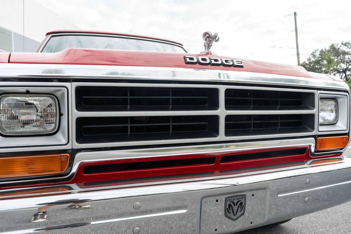 Dodge-Ram-1500-1987-35