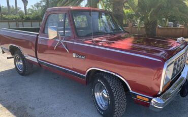 Dodge-Ram-1985-Maroon-Metallic-Maroon-2