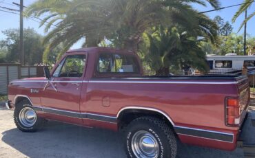 Dodge-Ram-1985-Maroon-Metallic-Maroon