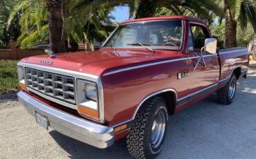 Dodge-Ram-1985-Maroon-Metallic-Maroon-4