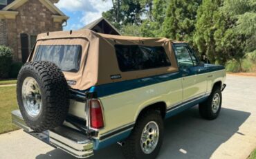 Dodge-Ram-Charger-383-factory-ac-2-tops-frame-off.-No-rust-Nevada-1977-2dr-5